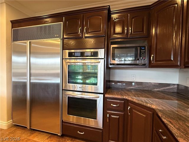 8112 Sapphire Bay Circle, Las Vegas, NV 89128