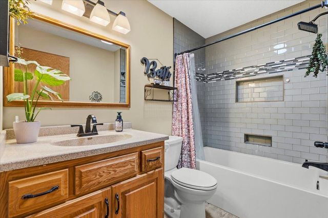 2813 88th Avenue NE, Blaine, MN 55449