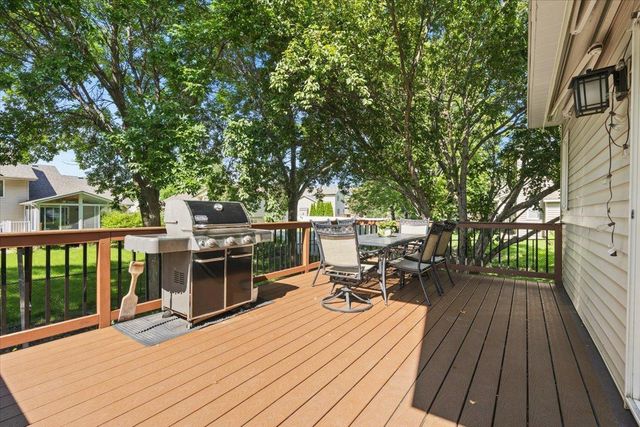 2813 88th Avenue NE, Blaine, MN 55449
