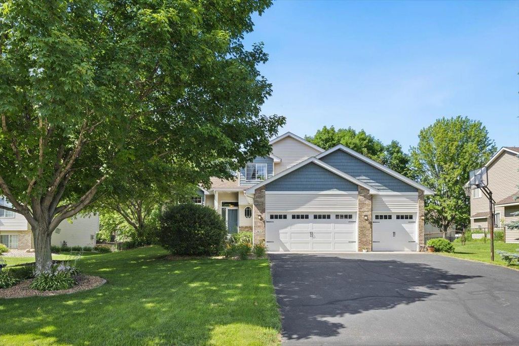 2813 88th Avenue NE, Blaine, MN 55449