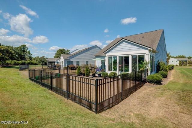 521 Lyrebird Avenue, Wilmington, NC 28412