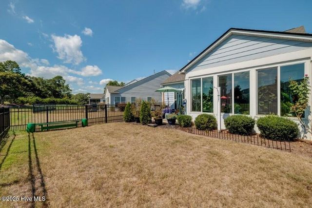 521 Lyrebird Avenue, Wilmington, NC 28412