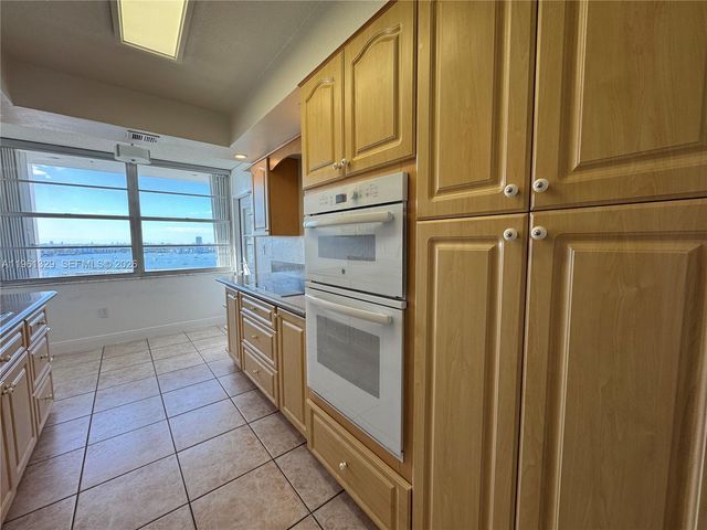 18041 Biscayne Blvd 1701, Aventura, FL 33160