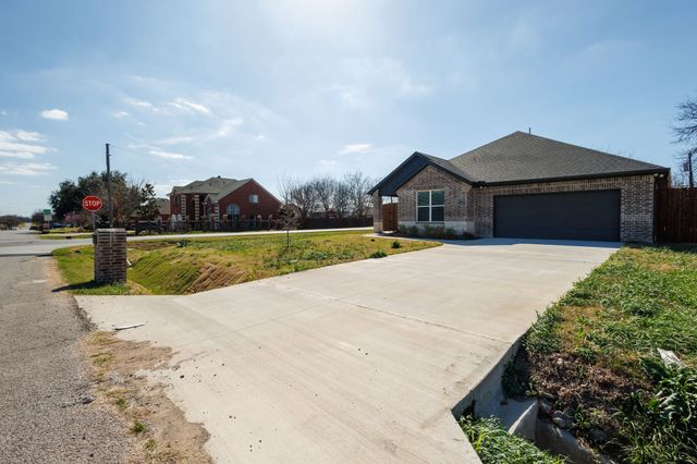 1625 Avenue D, Grand Prairie, TX 75051