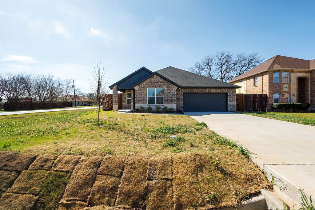 1625 Avenue D, Grand Prairie, TX 75051