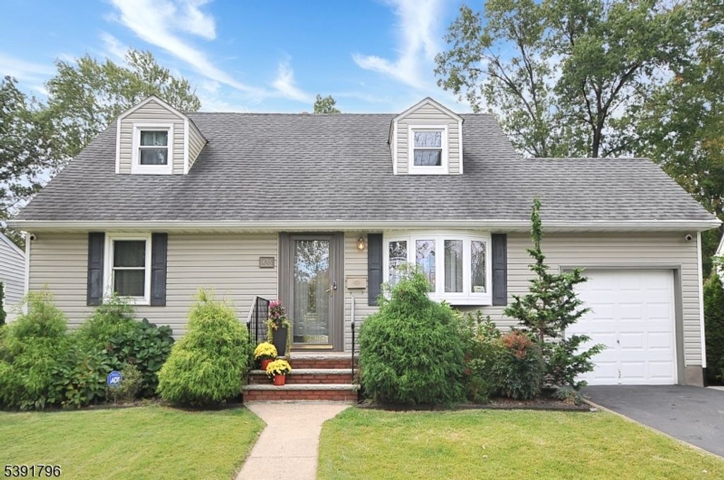 426 Edgewood Rd, Linden City, NJ 07036