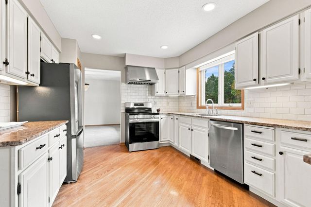 10340 Summer Place, Eden Prairie, MN 55347