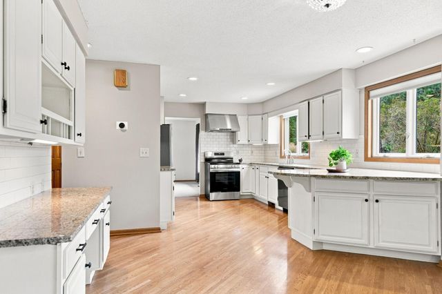 10340 Summer Place, Eden Prairie, MN 55347