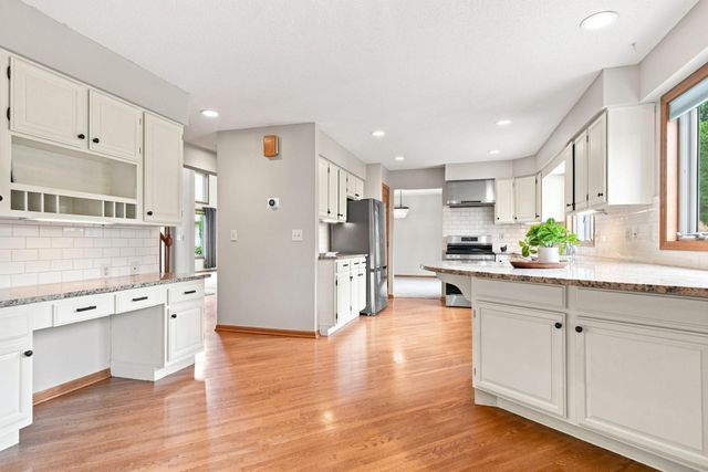 10340 Summer Place, Eden Prairie, MN 55347