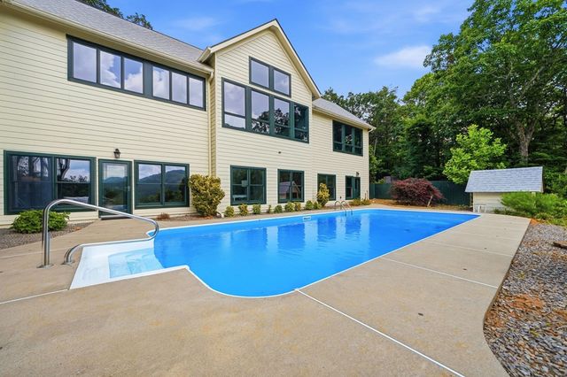 714 Clearview Drive, Talking Rock, GA 30175