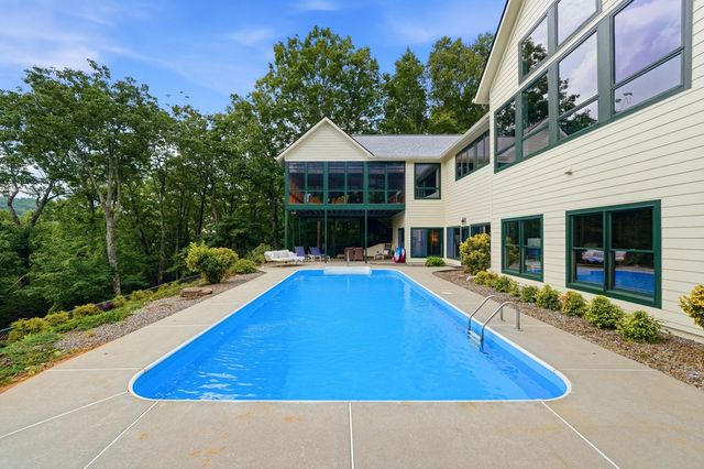 714 Clearview Drive, Talking Rock, GA 30175