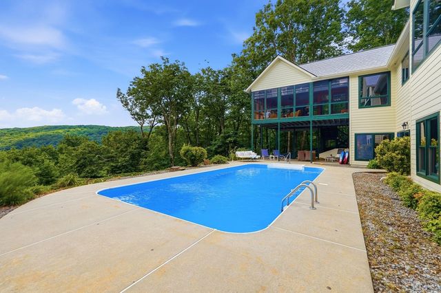 714 Clearview Drive, Talking Rock, GA 30175