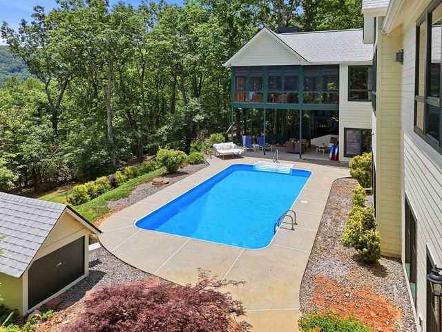 714 Clearview Drive, Talking Rock, GA 30175
