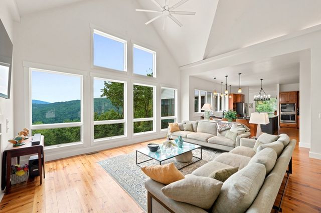 714 Clearview Drive, Talking Rock, GA 30175