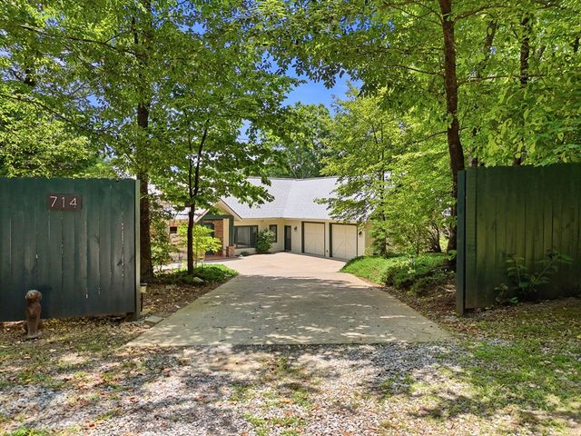 714 Clearview Drive, Talking Rock, GA 30175