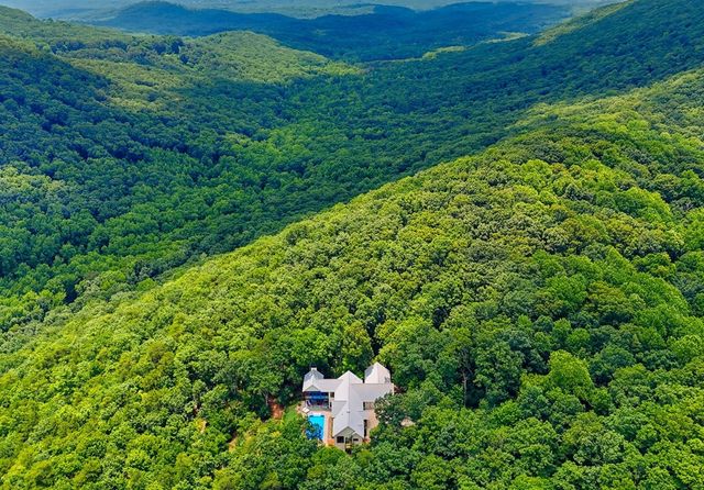 714 Clearview Drive, Talking Rock, GA 30175
