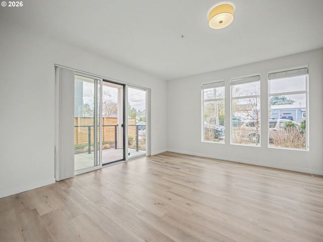 425 Ne BRYANT St 101, Portland, OR 97211