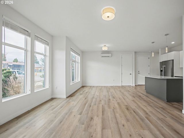 425 Ne BRYANT St 101, Portland, OR 97211