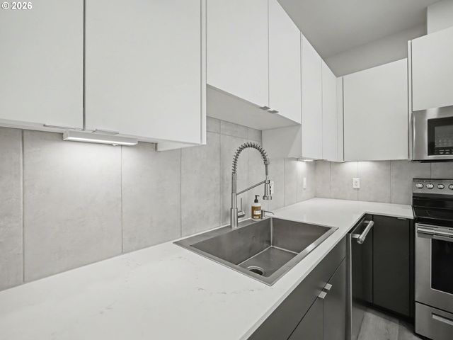 425 Ne BRYANT St 101, Portland, OR 97211