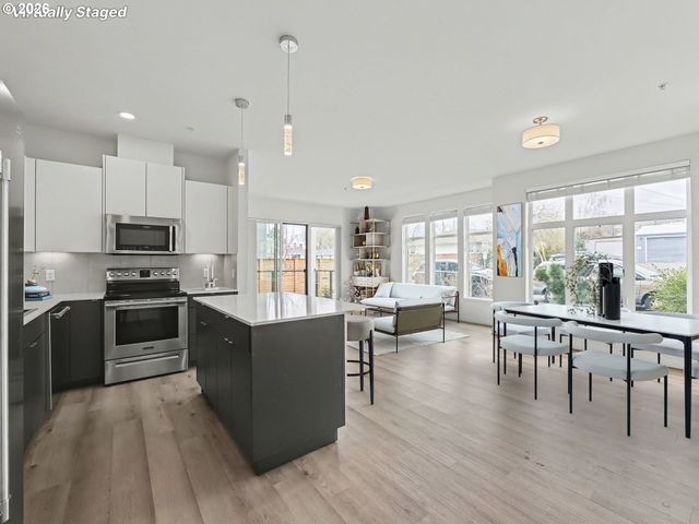 425 Ne BRYANT St 101, Portland, OR 97211