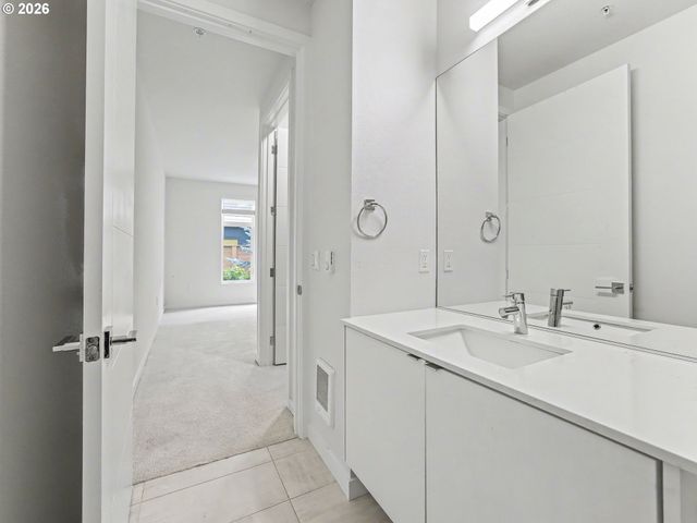 425 Ne BRYANT St 101, Portland, OR 97211