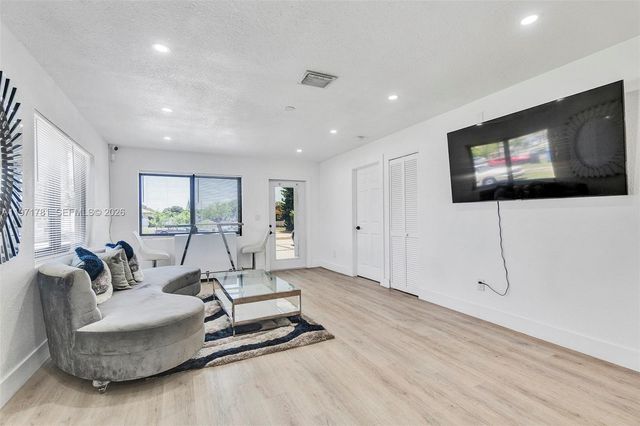 4029 SW 22nd St, West Park, FL 33023