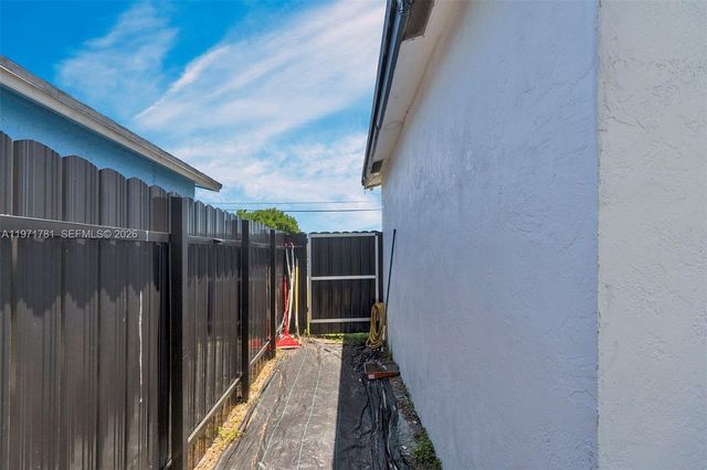 4029 SW 22nd St, West Park, FL 33023