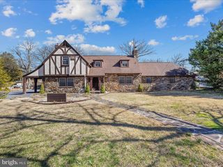 171 S WASHINGTON STREET, Berkeley Springs, WV 25411