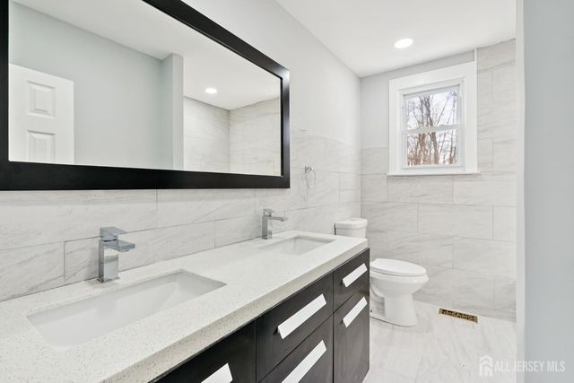 213 Swedes Run Drive, Delran, NJ 08075