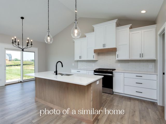 7001 Black Oak Drive, Bettendorf, IA 52722