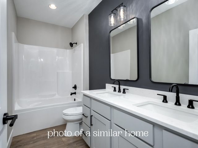 7001 Black Oak Drive, Bettendorf, IA 52722