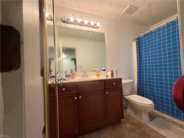 1804 Mizzen LN, Virginia Beach, VA 23454