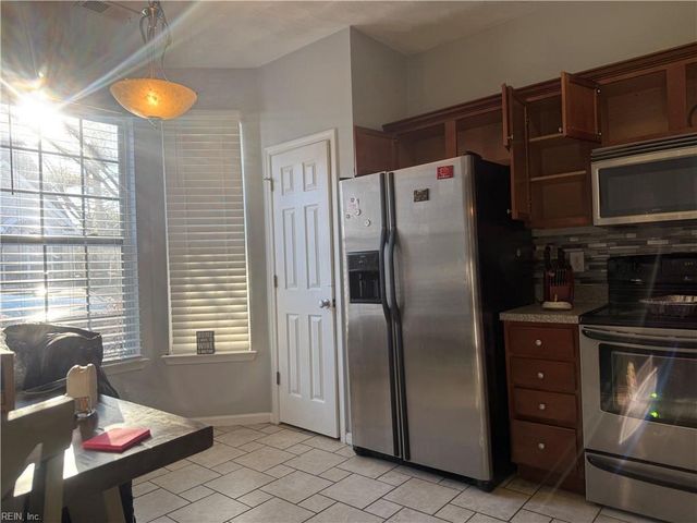 1804 Mizzen LN, Virginia Beach, VA 23454