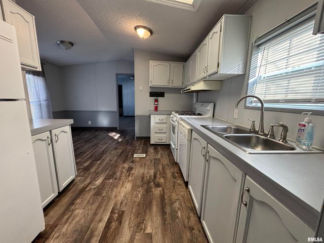 126 Delta Dawn Drive, Springfield, IL 62707