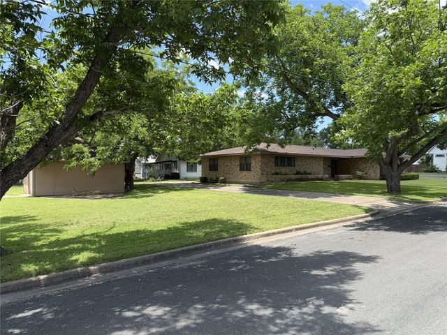 701 Herder Avenue, Schulenburg, TX 78956