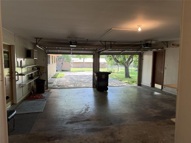 701 Herder Avenue, Schulenburg, TX 78956