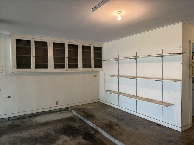 701 Herder Avenue, Schulenburg, TX 78956