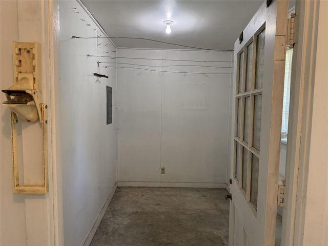 701 Herder Avenue, Schulenburg, TX 78956