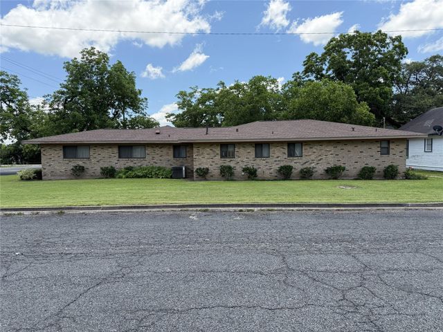701 Herder Avenue, Schulenburg, TX 78956