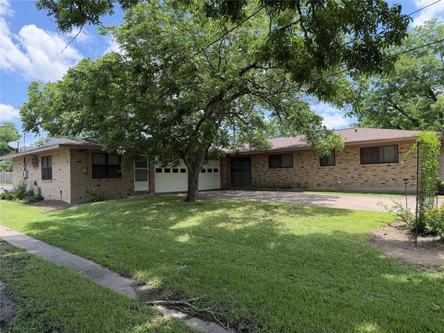701 Herder Avenue, Schulenburg, TX 78956