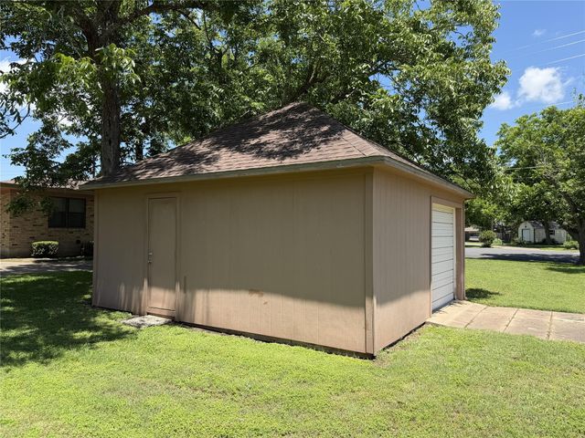 701 Herder Avenue, Schulenburg, TX 78956