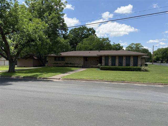 701 Herder Avenue, Schulenburg, TX 78956