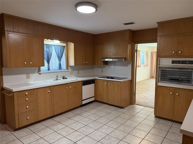 701 Herder Avenue, Schulenburg, TX 78956