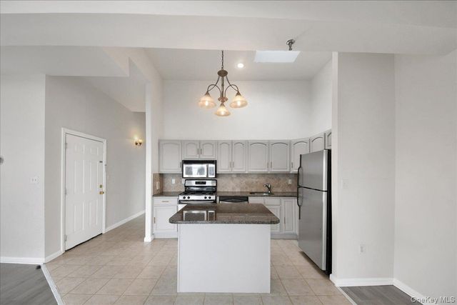 1424 Outlook Avenue 3, Bronx, NY 10465