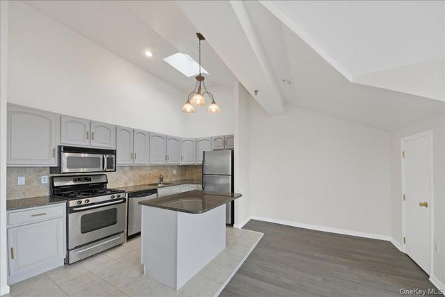 1424 Outlook Avenue 3, Bronx, NY 10465