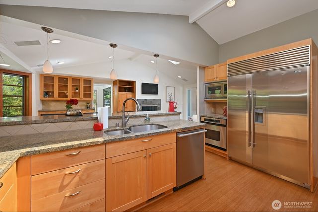 17236 NE 6th Place, Bellevue, WA 98008