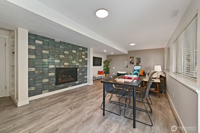 17236 NE 6th Place, Bellevue, WA 98008