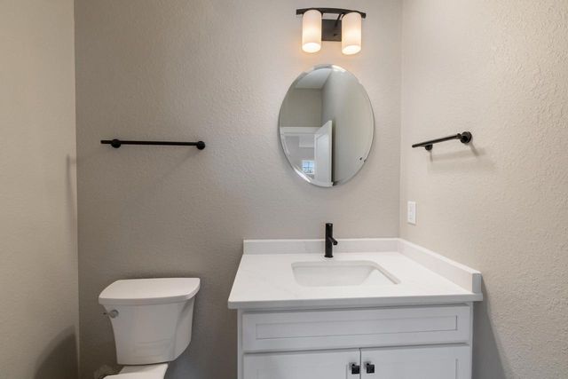 N54W19340 Kearney LANE, Menomonee Falls, WI 53051