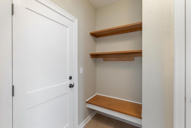 N54W19340 Kearney LANE, Menomonee Falls, WI 53051