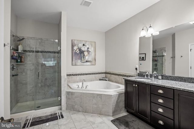 1313 PREAKNESS CT, Cherry Hill, NJ 08002
